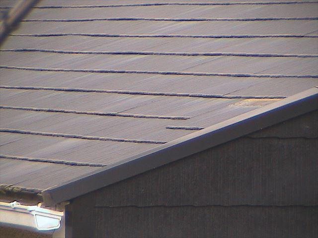 ずれた屋根板