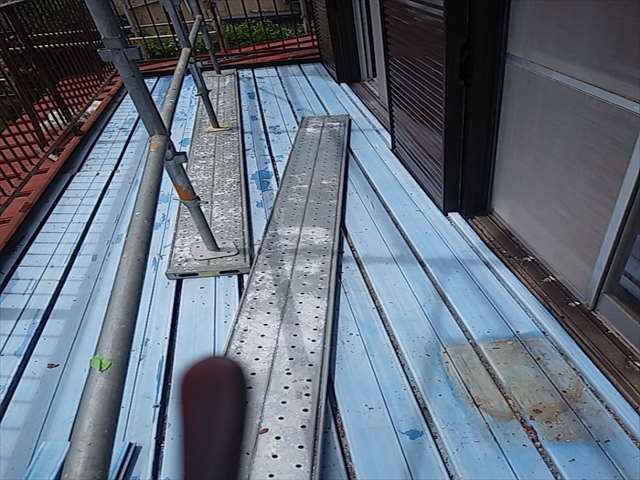 下屋根塗装のためベランダ板撤去_0724_M00032 (1)