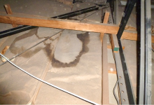 雨漏りした小屋裏内(天井裏)
