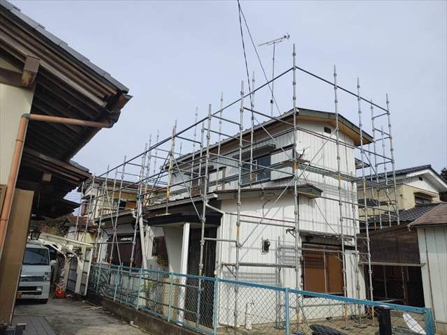つくば市の空き家再生現場 外壁塗装に必須の足場設置 足場の重要性 土浦 かすみがうら 石岡市で外壁 屋根塗装なら街の外壁塗装やさん